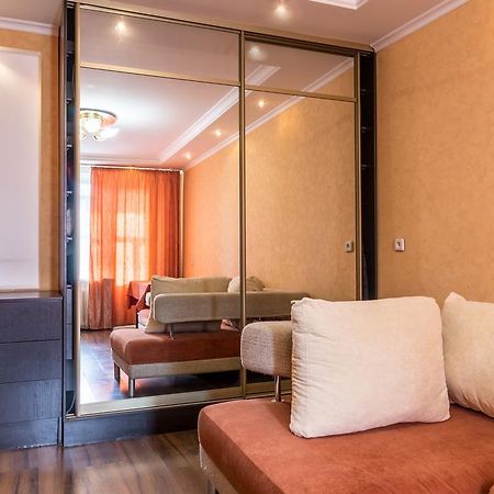 Apartment In The City Center Dnipro Bagian luar foto